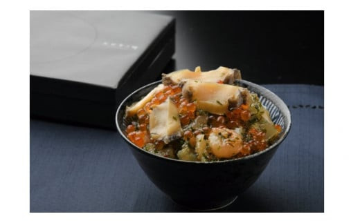 魚商　小田原六左衛門の海恵紅白310g　いくら　あわび　あおりいか　ほたて　あかもく　甘エビ　数の子【家庭用 自宅用 贈答品 贈答用 ギフト ビール お取り寄せ 御中元 お中元 お歳暮 父の日 母の日 贈り物 日本酒 焼酎 神奈川県 小田原市 】