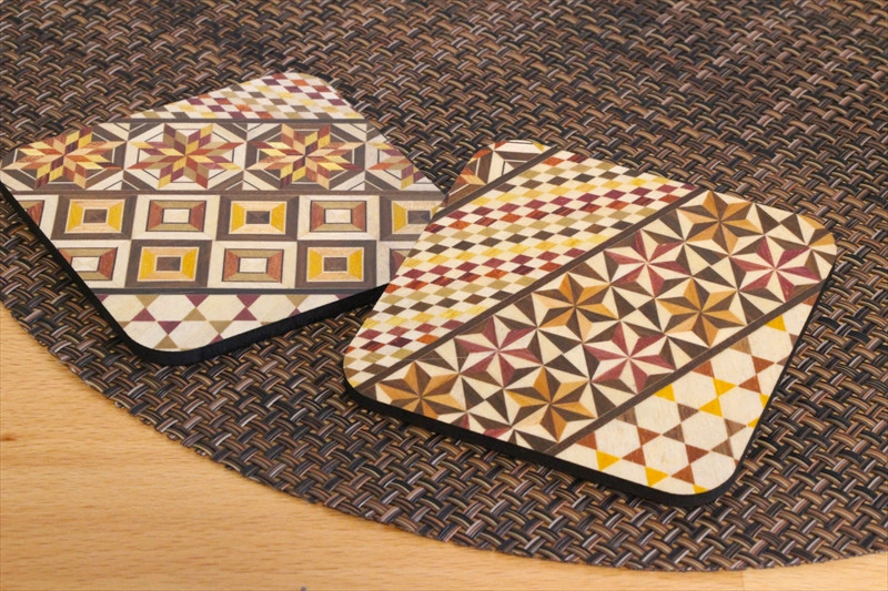 【箱根寄木細工　四角貼りコースター２枚セット】いつもの暮らしにおしゃれなアイテムを【 コースター 神奈川県 小田原市 】