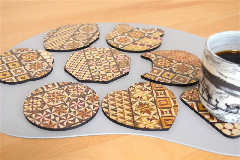 【箱根寄木細工　形の違う貼りコースター８枚セット】普段使いからおもてなしまで【 コースター 神奈川県 小田原市 】