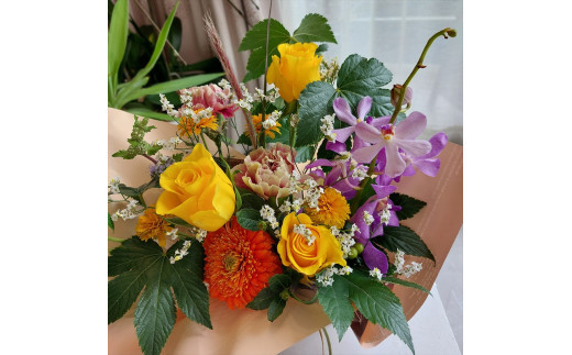 季節の生花アレンジ　Sサイズ&nbsp;【&nbsp;フラワー&nbsp;アレンジメント&nbsp;お花&nbsp;ギフト&nbsp;プレゼント&nbsp;贈り物&nbsp;誕生日&nbsp;お祝い&nbsp;神奈川県&nbsp;小田原市&nbsp;】