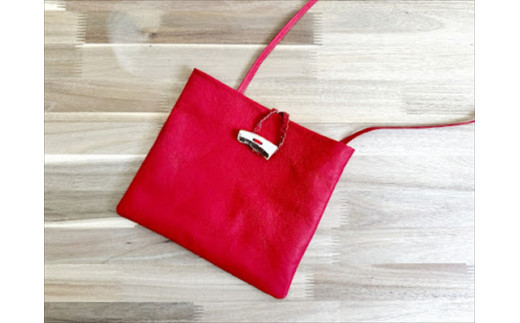 鹿の角ボタンのウォーカーズサコッシュ(レッド)【&nbsp;神奈川県&nbsp;小田原市&nbsp;】