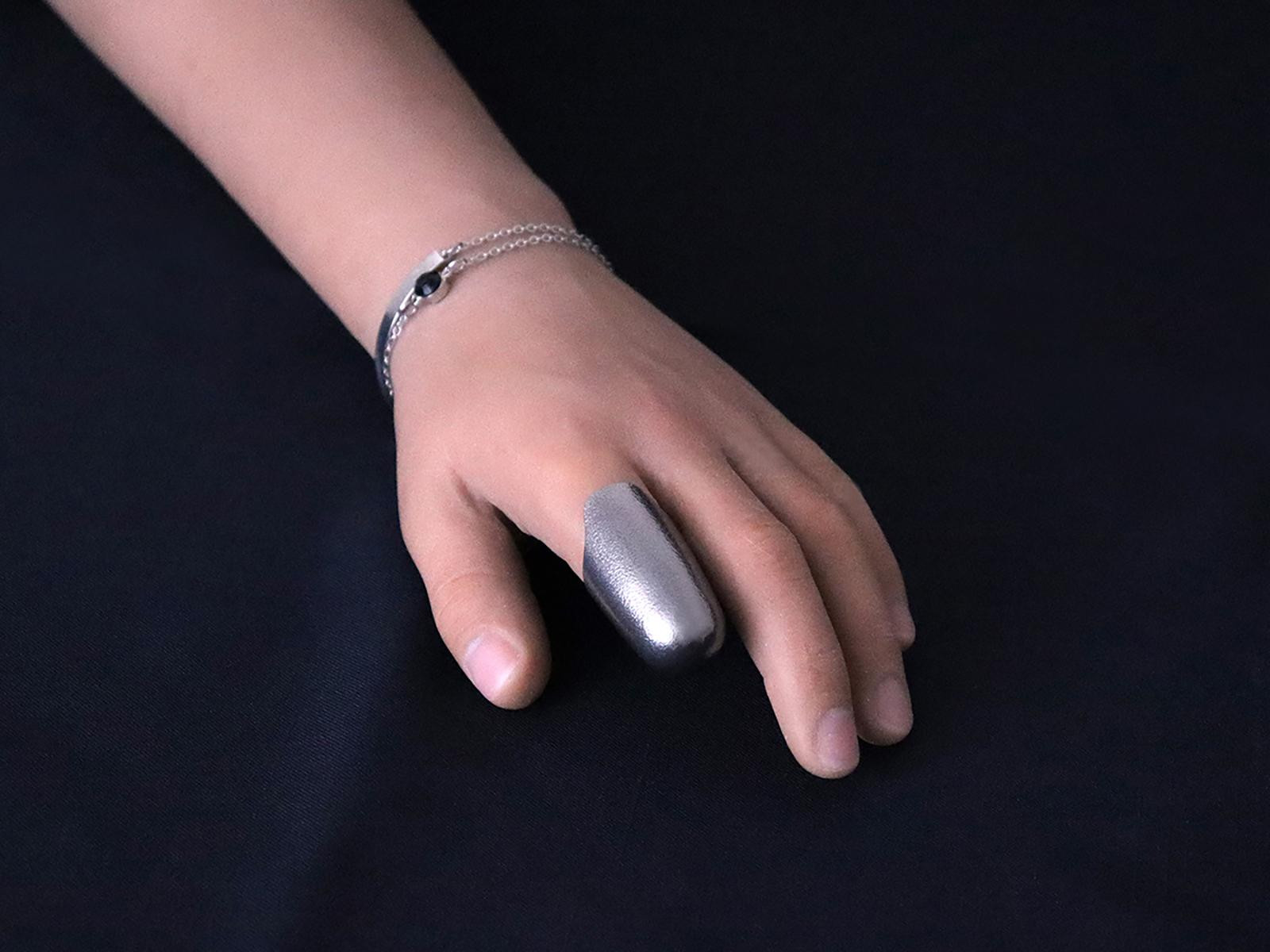 個性が光るアクセサリー Kin-kan Titanium プレーン 川村義肢株式会社