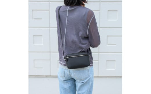 ＼年内発送／ミニポシェット /ブラック E134