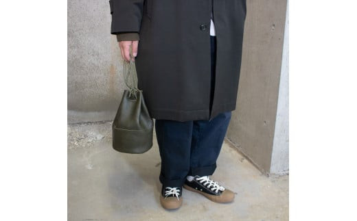 ＼年内発送／巾着ポーチ 栃木レザーWコガシ/カーキ L012