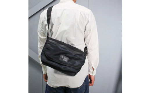 ＼年内発送／メッセンジャーC   MA-1/ブラック F018C
