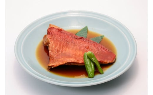 創業明治21年　老舗駅弁屋の「金目鯛の煮付け」と「東華軒の自家製とりそぼろ」セット【金目鯛 キンメダイ キンメ 煮つけ 煮付け 姿煮 1尾 惣菜 おかず 家庭用 自宅で とりそぼろ 駅弁 神奈川県 小田原市 】