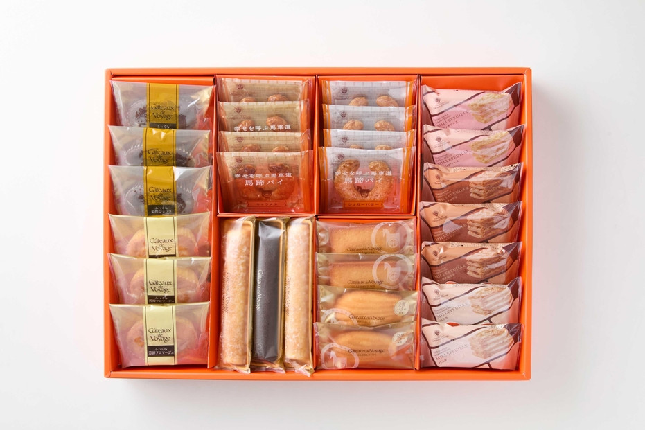 馬車道コレクション　28個入り（横浜馬車道ミルフイユ、幸せを呼ぶ馬車道馬蹄パイ、ガトー・スフレ、フィナンシェ、マドレーヌ、ガトー・オ・ガナッシュ、ガトー・ウィークエンド）