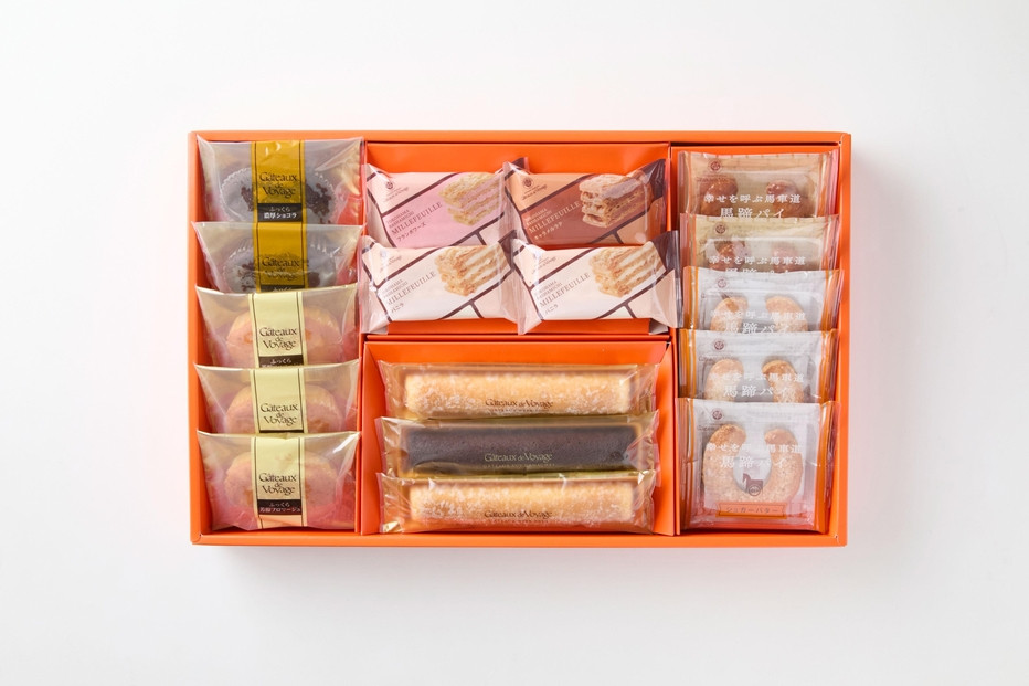 馬車道コレクション　17個入り（横浜馬車道ミルフィユ、幸せを呼ぶ馬車道馬蹄パイ、ガトー・スフレ、ガトー・オ・ガナッシュ、ガトー・ウィークエンド）