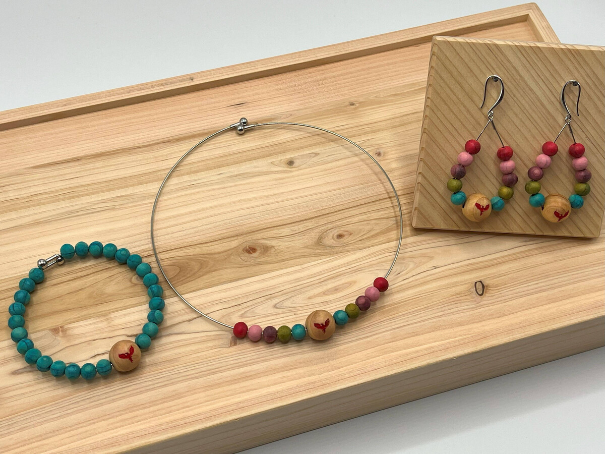 那智の紀州材 桧のアクセサリー ピアス・ブレスレット・チョーカーのセット