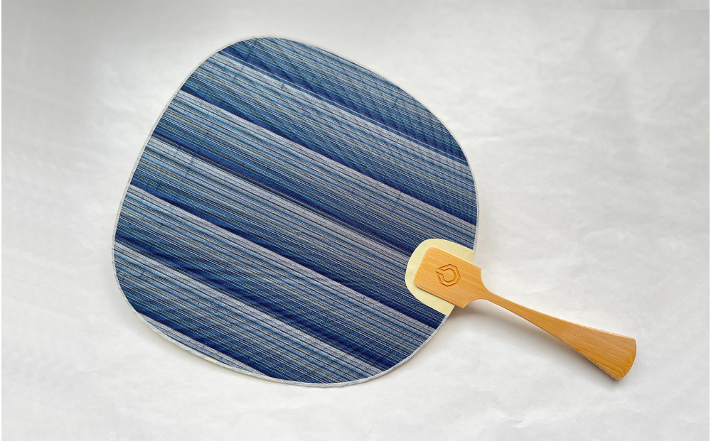 牛首紬　うちわ（藍色）