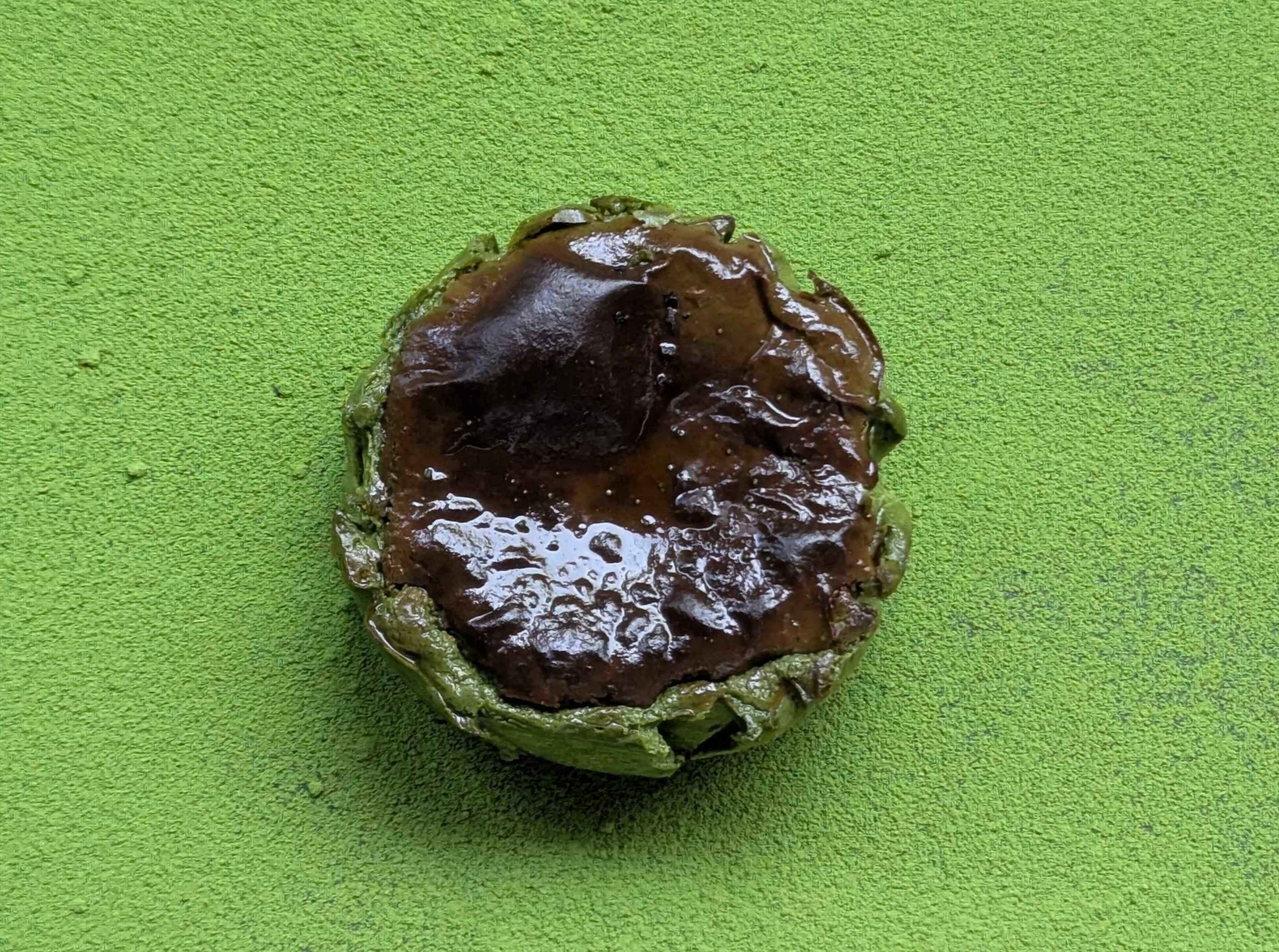 出雲抹茶のバスクチーズケーキと出雲藻塩のバスクチーズケーキセット　出雲　神々の憩い（かみがみのいこい）