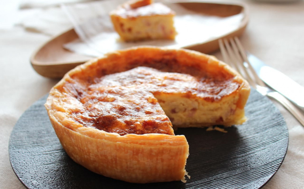 自家製&nbsp;キッシュ&nbsp;ロレーヌ（グリエールチーズとベーコン）Quiche&nbsp;Lorraine&nbsp;(直径11cm)&nbsp;約210g&nbsp;食品&nbsp;おかず&nbsp;加工食品&nbsp;洋食&nbsp;キッシュ&nbsp;ロレーヌ&nbsp;グリエールチーズ&nbsp;ベーコン