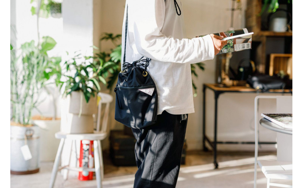 【巾着型でも片手で開けれる】　Enjyu&nbsp;2　Super&nbsp;water&nbsp;repellent｜人気バッグ&nbsp;おすすめトート［巾着型&nbsp;ショルダートート&nbsp;Enjyu&nbsp;2&nbsp;Super&nbsp;water&nbsp;repellent&nbsp;撥水加工&nbsp;軽量&nbsp;バッグ&nbsp;トート&nbsp;人気&nbsp;おすすめ&nbsp;ギフト&nbsp;プレゼント&nbsp;お取り寄せ&nbsp;通販&nbsp;送料無料&nbsp;ふるさと納税&nbsp;］