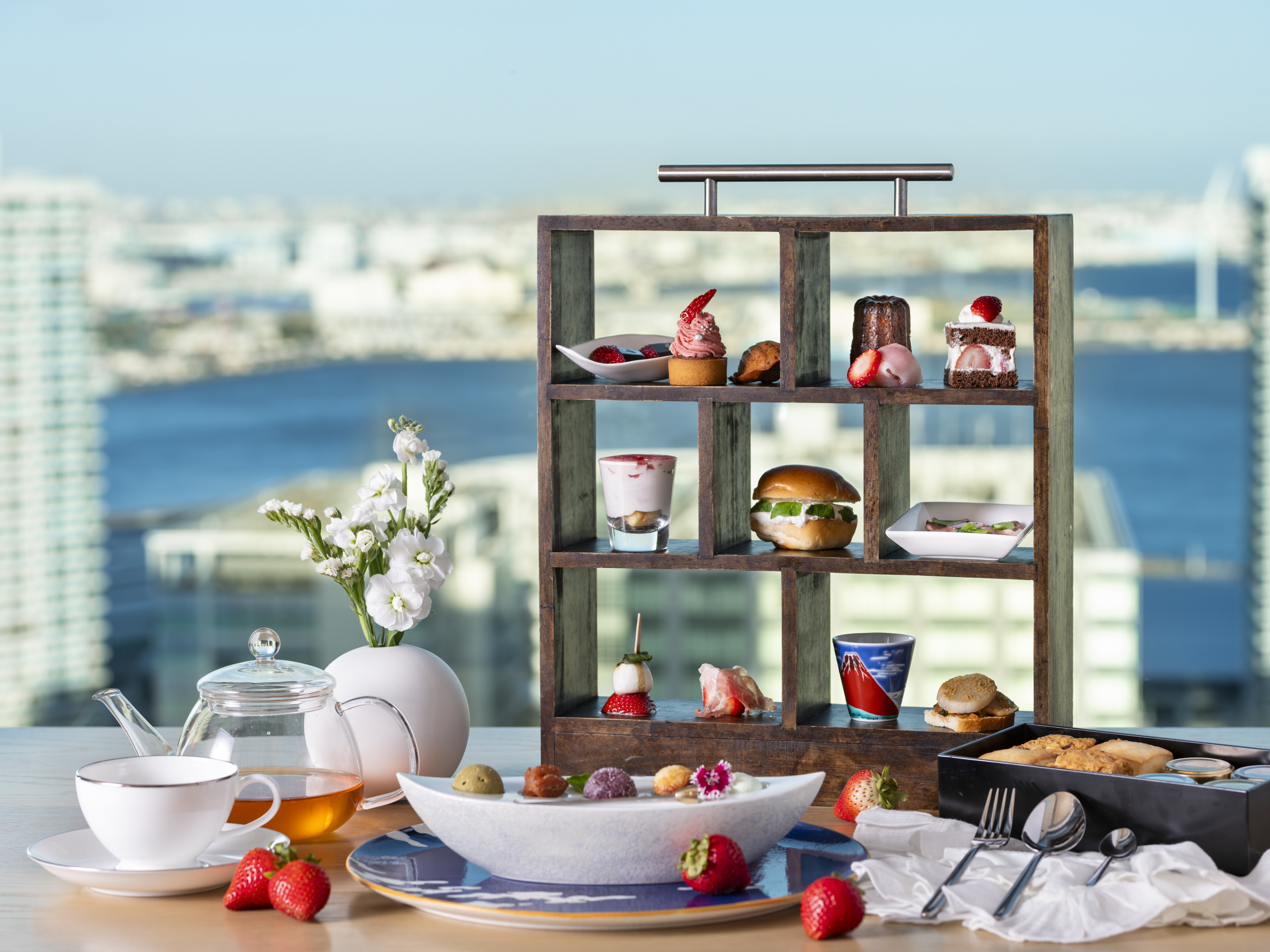 【Unico&nbsp;Polo&nbsp;Afternoon】季節のフルーツのアフタヌーン＋カフェフリーフロー　ペアチケット【三井ガーデンホテル横浜みなとみらいプレミア　20階】