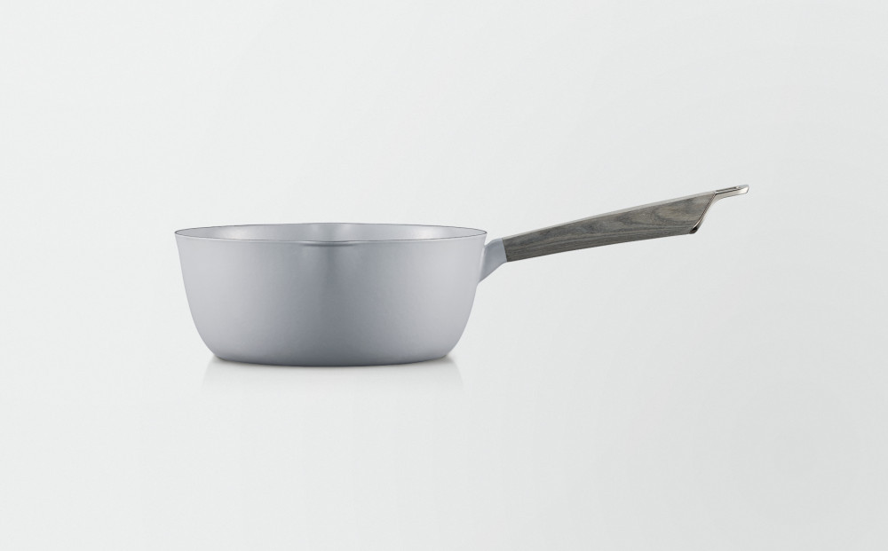 VERMICULAR&nbsp;YUKIHIRA&nbsp;18cm&nbsp;＆ドロップリッド＆専用ステンレスリッド（オイスターグレー）&nbsp;|&nbsp;鍋&nbsp;なべ&nbsp;雪平鍋&nbsp;調理器具&nbsp;キッチン用品&nbsp;VERMICULAR&nbsp;鋳物ホーロー鍋&nbsp;片手鍋&nbsp;日本製&nbsp;ガス火&nbsp;ガス&nbsp;IH&nbsp;IH対応&nbsp;和食&nbsp;煮込み&nbsp;みそ汁&nbsp;高級&nbsp;おしゃれ&nbsp;ギフト&nbsp;プレゼント&nbsp;人気&nbsp;おすすめ&nbsp;送料無料