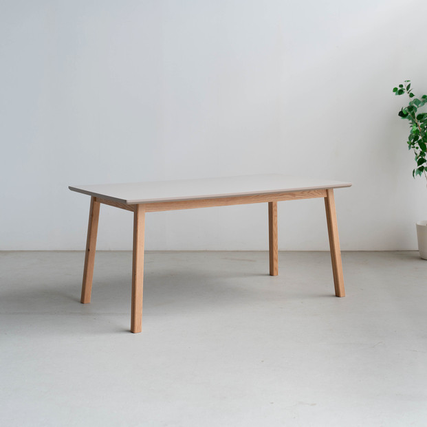 グレージュ&nbsp;傷に強い&nbsp;ダイニングテーブル&nbsp;GENE&nbsp;150×80&nbsp;メラミン&nbsp;オーク無垢&nbsp;辻製作所&nbsp;大川市