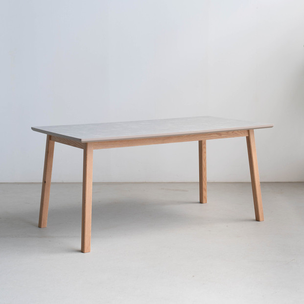コンクリート&nbsp;ダイニングテーブル&nbsp;150×80&nbsp;GENE&nbsp;オーク無垢&nbsp;傷に強い&nbsp;オフトープ&nbsp;辻製作所&nbsp;大川市