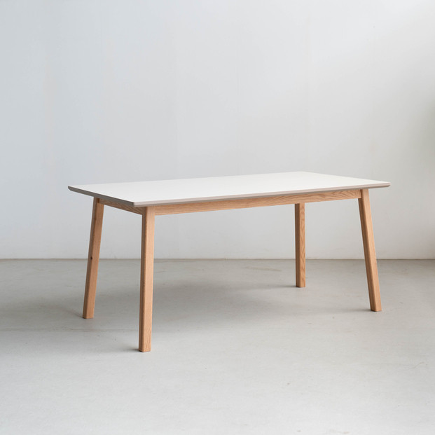 オフホワイト&nbsp;ダイニングテーブル&nbsp;150×80&nbsp;GENE&nbsp;オーク無垢&nbsp;傷に強い&nbsp;オフトープ&nbsp;辻製作所&nbsp;大川市