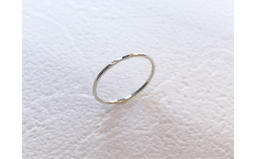 シルバー&nbsp;丸つち目&nbsp;極細リング（ハンドメイド）【サイズ：7号】