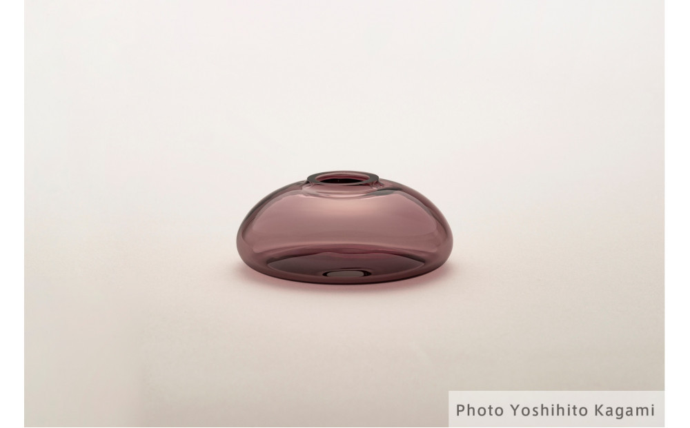 【パープル】フィンランド人デザイナーと群馬県のものづくりのコラボレーションから生まれた花瓶「ソフトベース」スモールサイズ