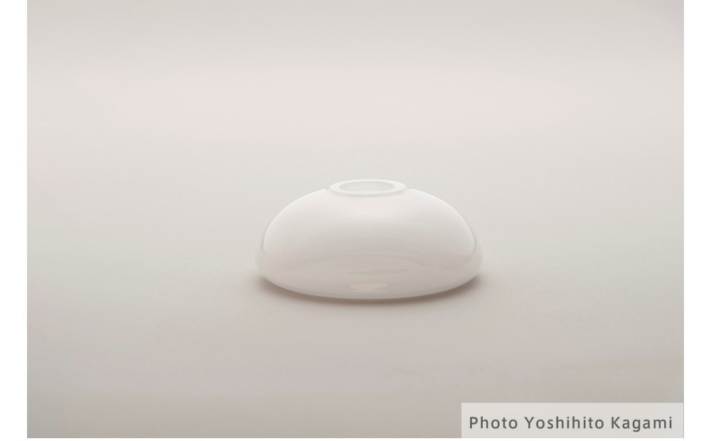 【スノー】フィンランド人デザイナーと群馬県のものづくりのコラボレーションから生まれた花瓶「ソフトベース」スモールサイズ