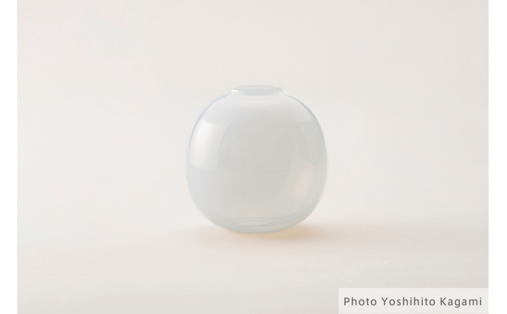 【スノー】フィンランド人デザイナーと群馬県のものづくりのコラボレーションから生まれた花瓶「ソフトベース」ラージサイズ