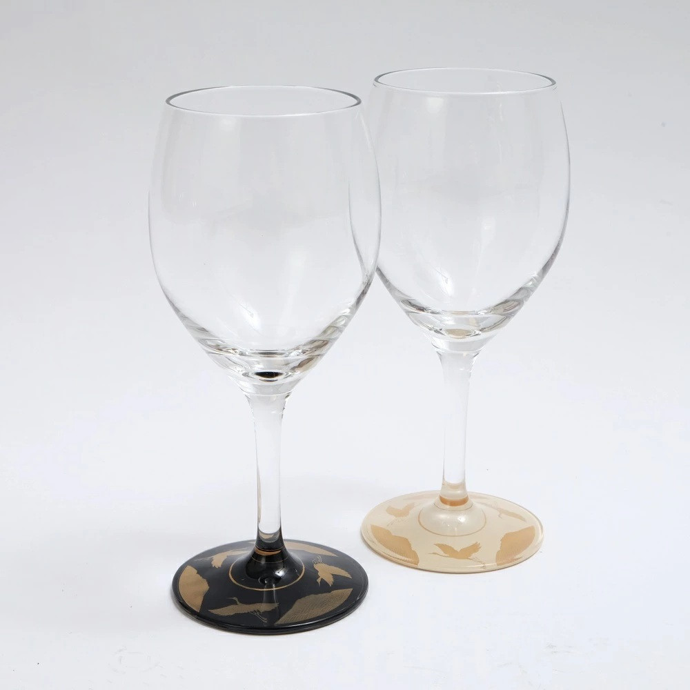 みよし漆器本舗&nbsp;紀州塗り&nbsp;ぬりもん&nbsp;de&nbsp;Verre&nbsp;ワイングラス&nbsp;蒔絵&nbsp;万葉鶴&nbsp;ペアセット&nbsp;黒&nbsp;白&nbsp;300ml