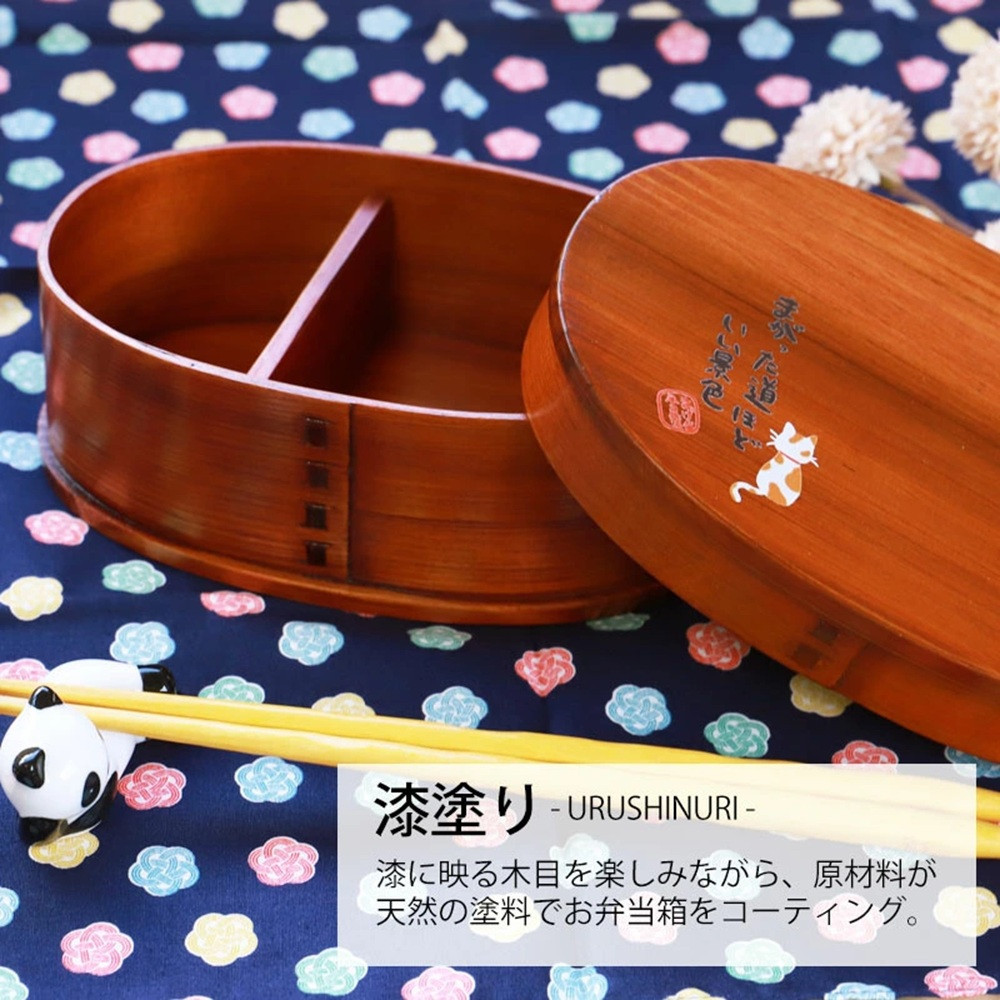 	みよし漆器本舗&nbsp;曲げわっぱ&nbsp;お弁当箱&nbsp;600ml&nbsp;約17.5×11.5×高さ6.5cm&nbsp;小判型&nbsp;弁当箱&nbsp;一段&nbsp;まげネコ先生&nbsp;猫&nbsp;漆塗り
