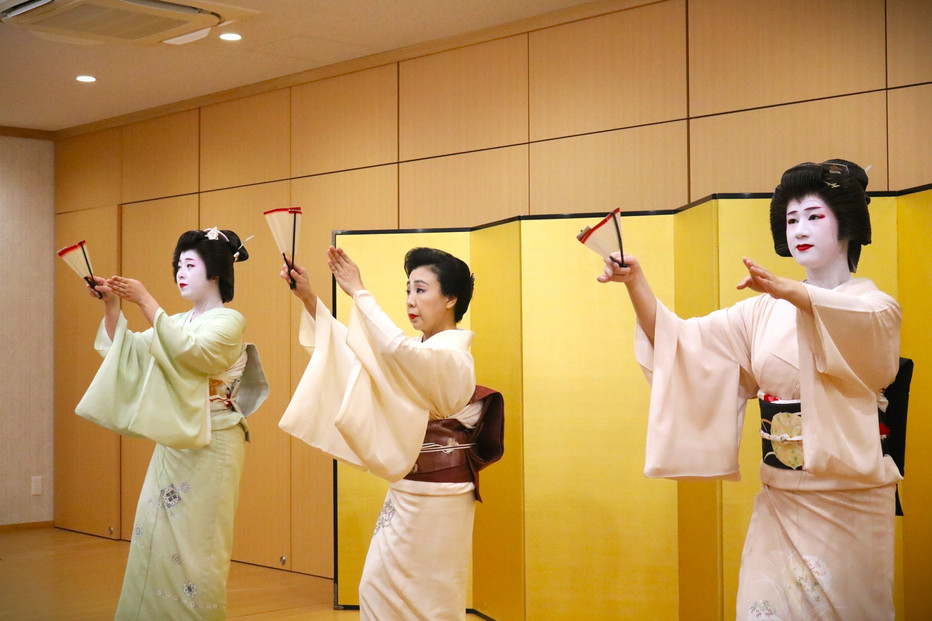 【博多券番&nbsp;芸妓５～６名】博多伝統芸能館　リクエスト公演