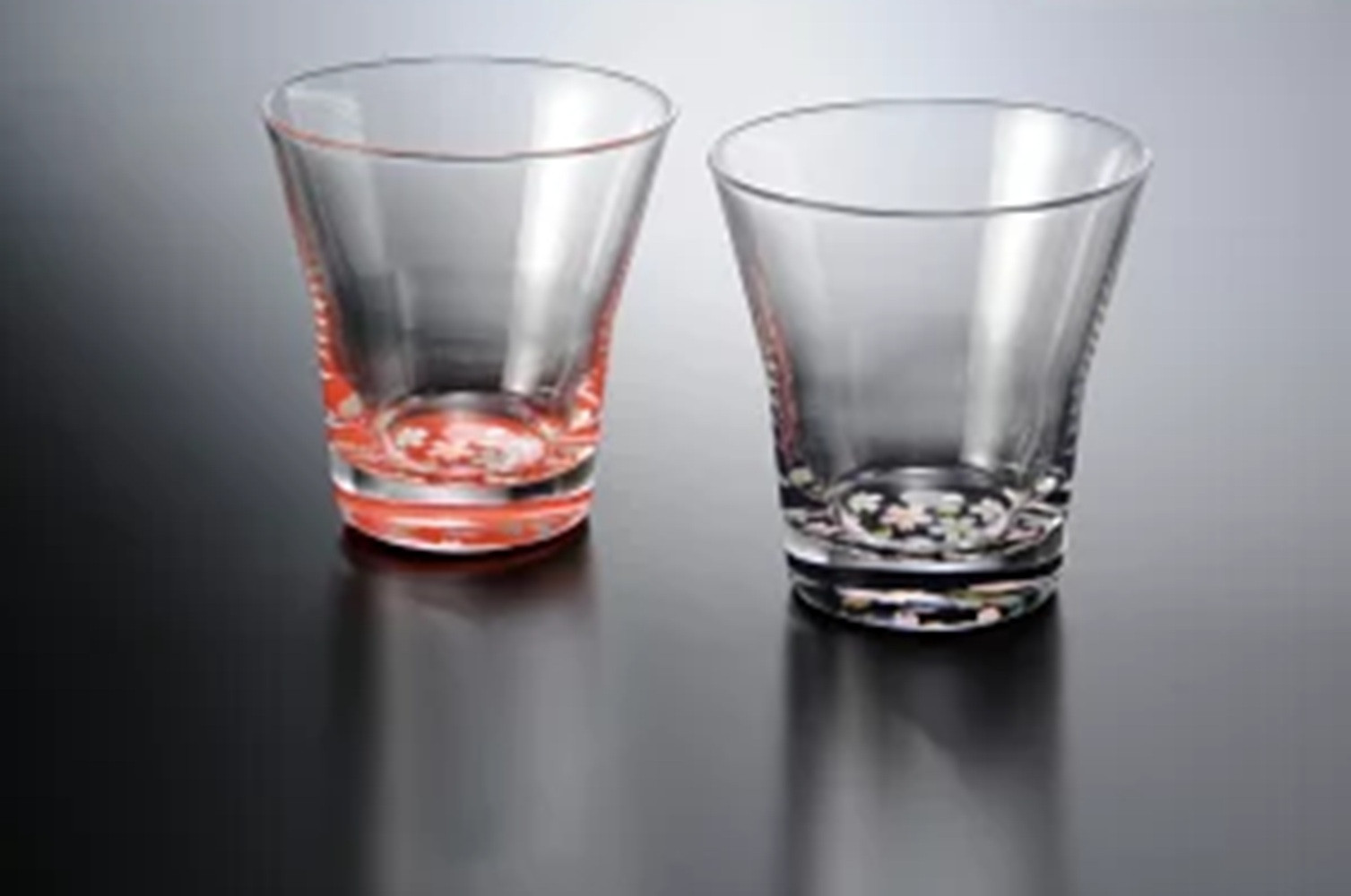 みよし漆器本舗&nbsp;&nbsp;紀州塗り&nbsp;ぬりもん&nbsp;de&nbsp;Verre&nbsp;フリーグラス&nbsp;ペアセット&nbsp;蒔絵&nbsp;桜&nbsp;赤・黒&nbsp;210ml