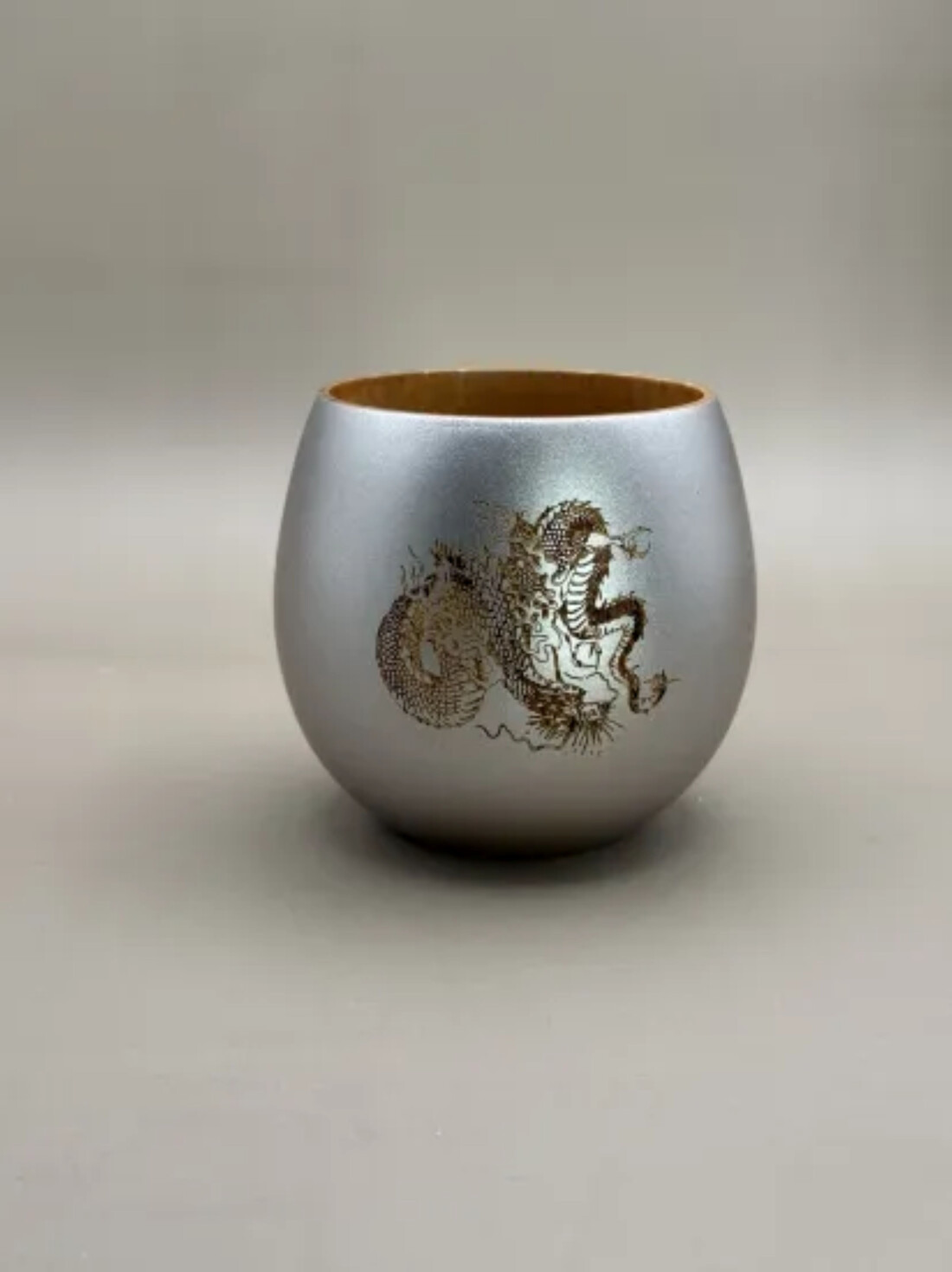 コーヒーカップ 銀龍（桐箱入り）［NF114］