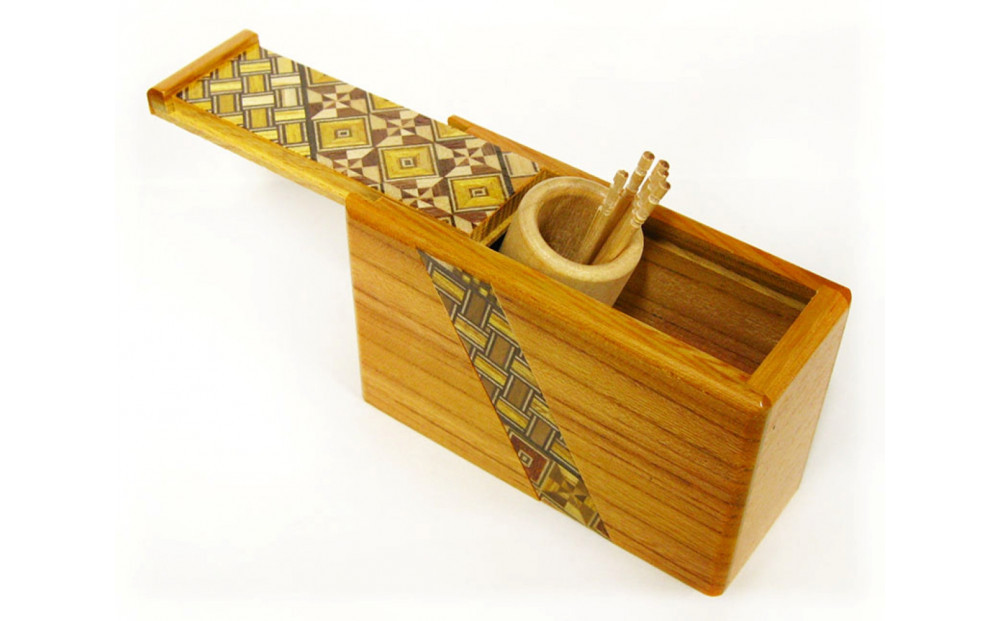 【寄木細工　起き上がり楊枝入れ 上】