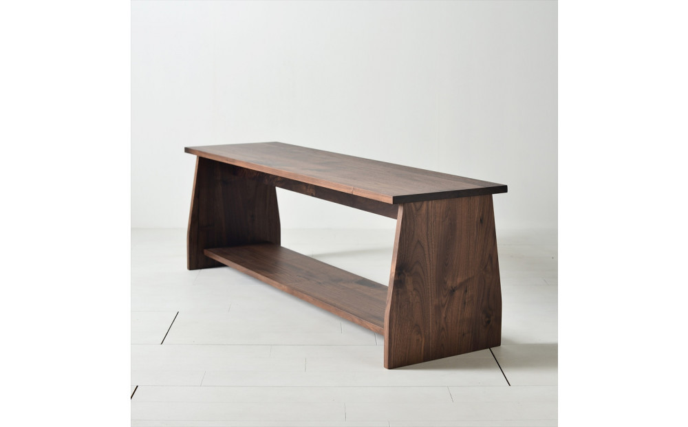 座面の下にモノが置けるシェルフベンチ&nbsp;ウォールナット無垢材&nbsp;ベンチの他にもパソコンデスクやテレビボーとしても使えます