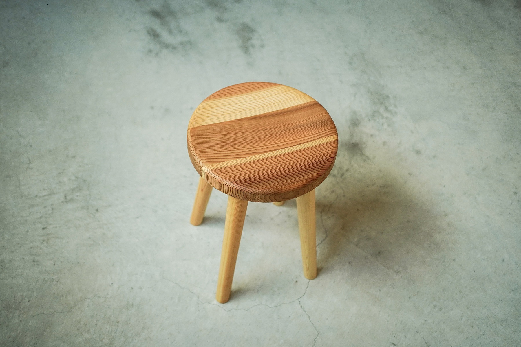 杉の丸スツール 座面320mm × 高さ440mm