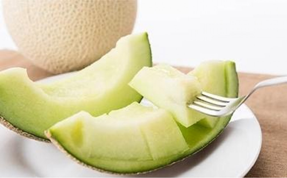 ★2026年夏発送★ 岸田農園産 青肉メロン 1玉入り(サイズ:1.8kg以上)【 果物 メロン フルーツ 北海道 上川町 岸田農園 甘いジューシー 季節限定 甘みたっぷり メロンギフト 産地直送 くだもの 】