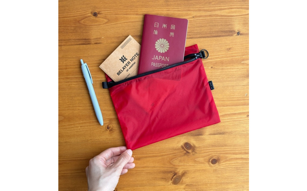 【赤】A6が入る軽量撥水ナイロンスクエアポーチ（マチあり）