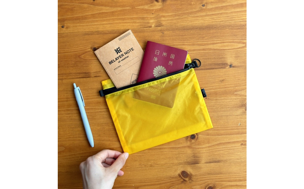 【黄色】A6が入る軽量撥水ナイロンスクエアポーチ（マチあり）