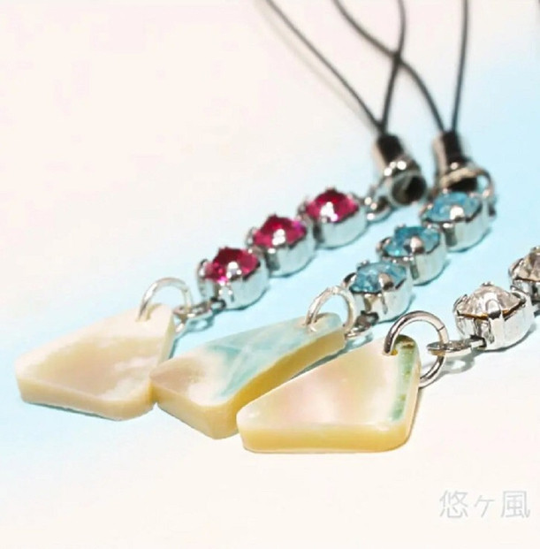 【ピンク】悠ヶ風の夜光貝＜3連ラインストーンストラップ＞