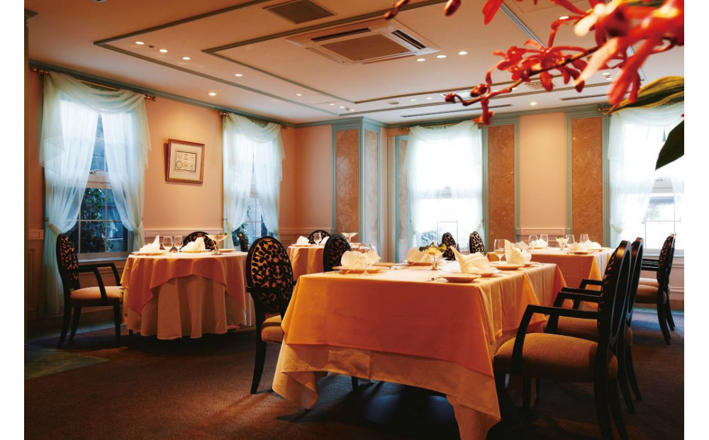 【フレンチレストラン&nbsp;アッシュ（神戸北野ホテル）】ペアディナー食事券《フレンチコース、グラスワイン付》