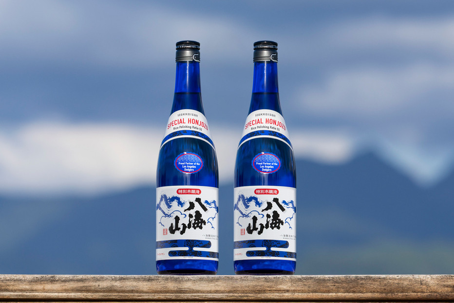 ドジャース公式日本酒 「特別本醸造 八海山」 ブルーボトル 720ml×2本 【お酒 さけ 本醸造 ギフト 人気 おすすめ 送料無料 ドジャース ロサンゼルス】