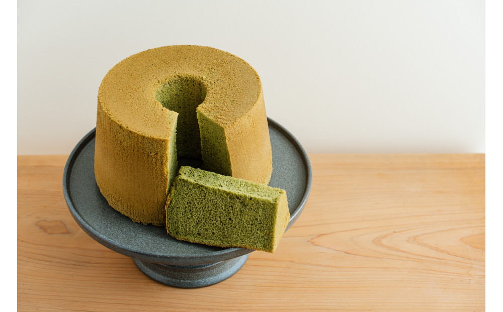 西尾の極上抹茶を使用したしっとりふわふわの米粉しふぉんケーキ