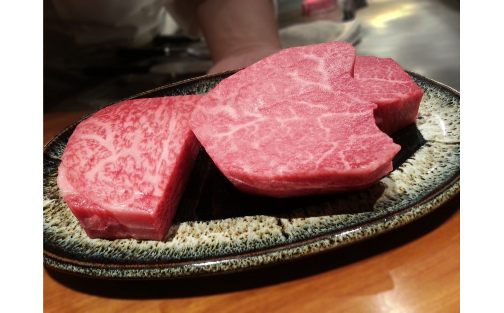 実生庵の黒毛和牛近江牛&nbsp;桐箱入&nbsp;ヒレステーキ・サーロインステーキ&nbsp;各2枚&nbsp;計640g&nbsp;冷蔵&nbsp;MS646