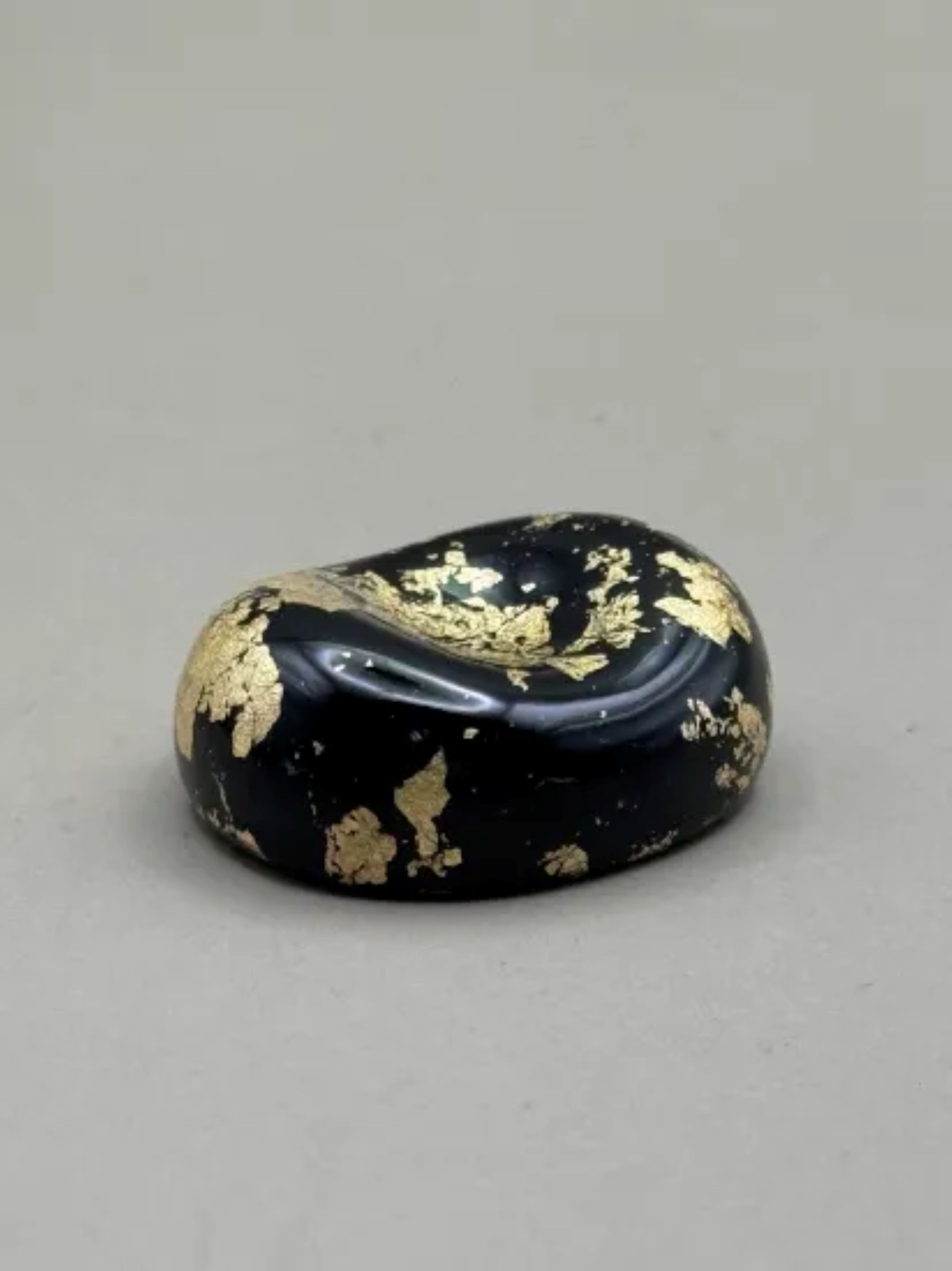 箸置き&nbsp;へこみ&nbsp;漆黒金箔［NF218］