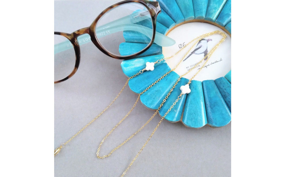 シェル　四つ葉　14KGF　メガネチェーン　フラワーモチーフ　　アレルギー対応　白蝶貝　天然石　シンプル　ギフト　