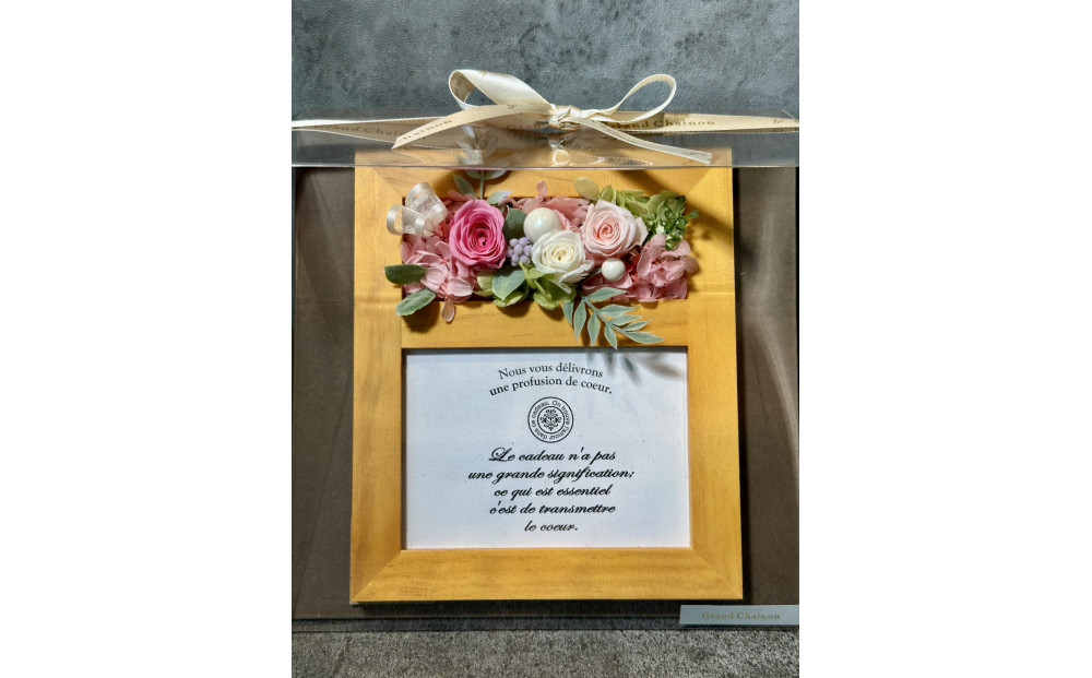 ブリザードフラワーのフォトフレーム（木製スタンドタイプ)【ピンク】