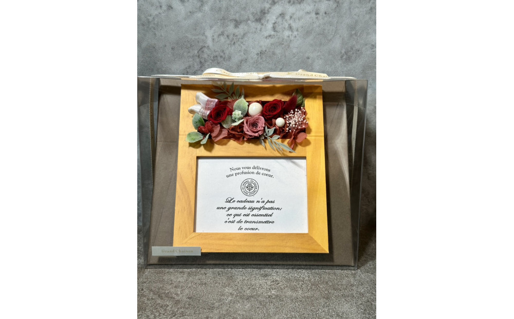 ブリザードフラワーのフォトフレーム（木製スタンドタイプ)【レッド】