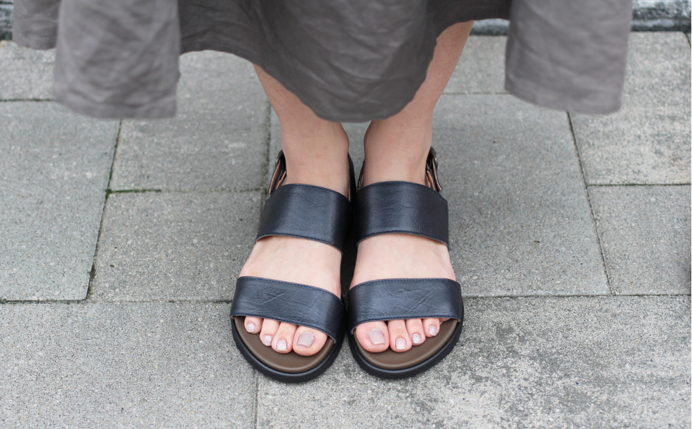 軽量2本ベルトサンダル&nbsp;【ブラックメタリック&nbsp;/&nbsp;サイズXL（25.5～26.0センチ）】