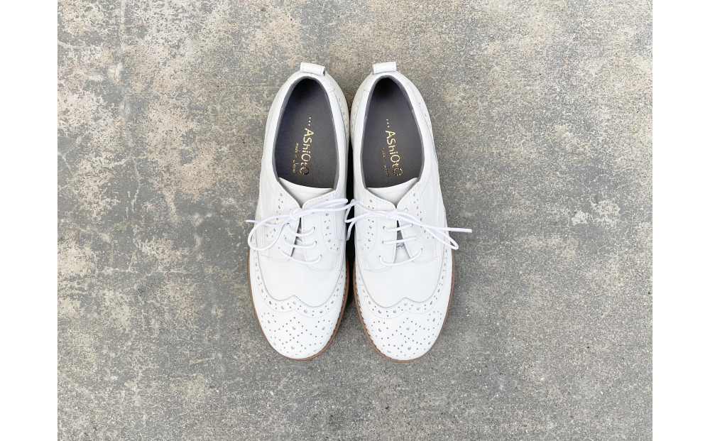 軽量メダリオンシューズ　【アイボリー&nbsp;/&nbsp;サイズ　22.0センチ】