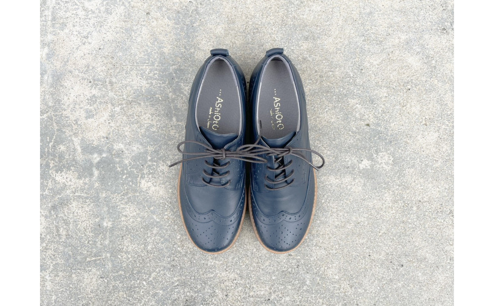 軽量メダリオンシューズ　【ネイビー&nbsp;/&nbsp;サイズ　23.5センチ】