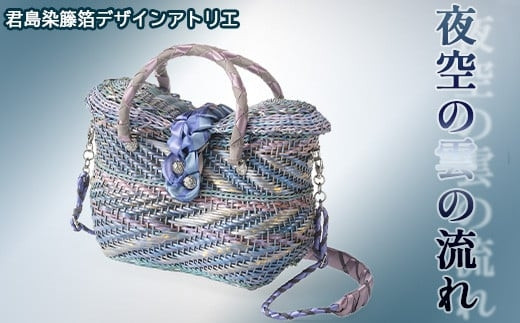 夜空の雲の流れ　